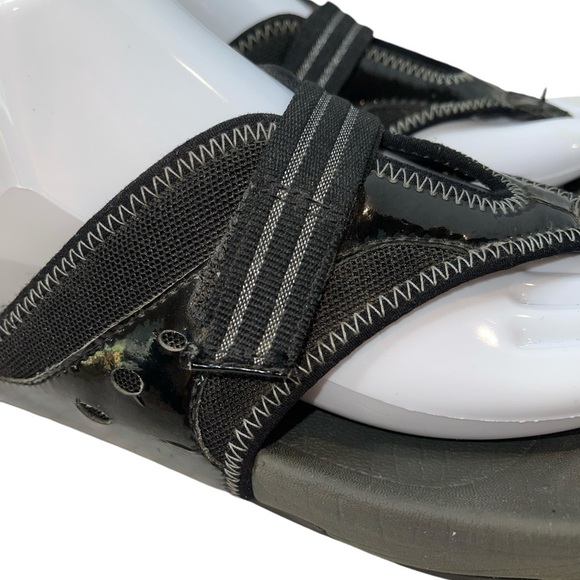 Earth Women's Sandals Size 9B Black Leather Upper Thong Arch Support Slip On - Picture 3 of 12